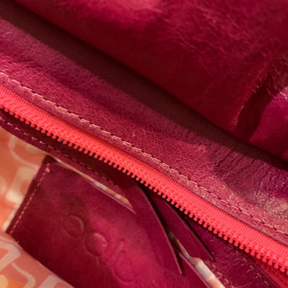 Dark pink handbag by by bolu with hearth design - Picture 6 of 7